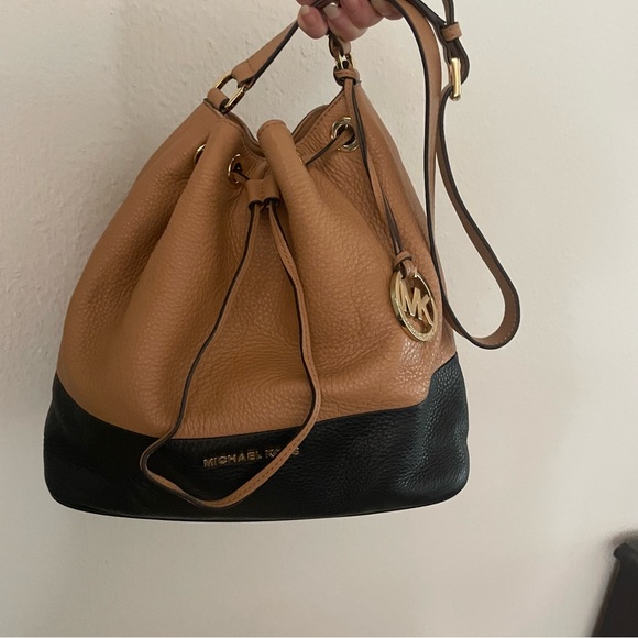 MK saddle and black soft leather Drawstring Bucket Bag - Picture 6 of 9